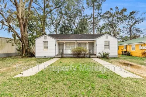 217 W 73rd St, Savannah, GA 31405