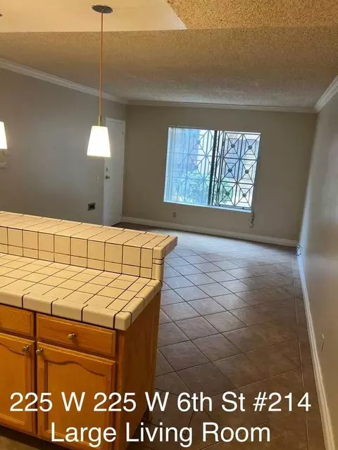 225 W 6th St, Long Beach, CA 90802