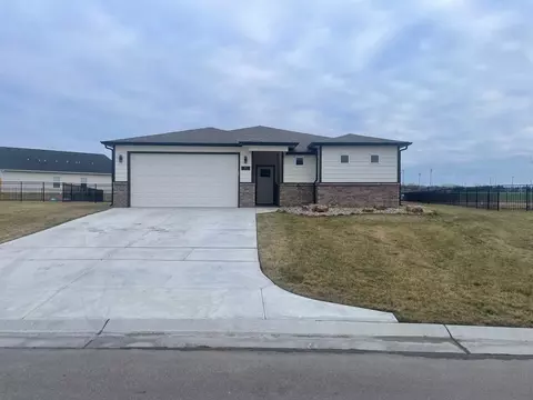 960 Long Path Cir, Goddard, KS 67052