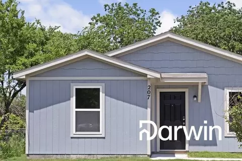 207 Robbins St, Cleburne, TX 76031