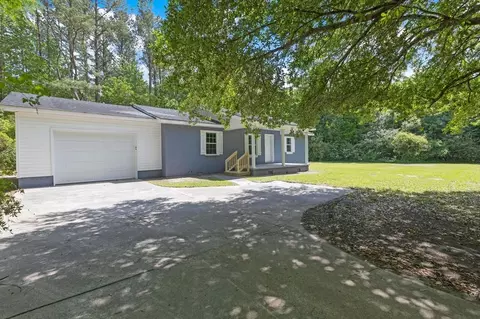 690 Maple Hill School Rd, Maple Hill, NC 28454