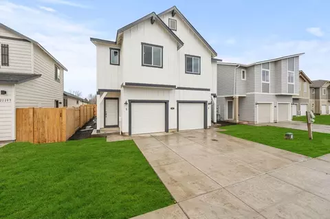 21193 SE Golden Market Ln, Bend, OR 97702