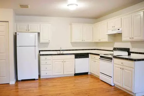 5025 S Corbett Ave #20, Portland, OR 97239