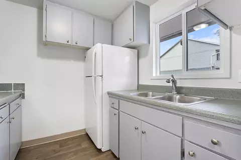 12430 NE Glisan St, Portland, OR 97230