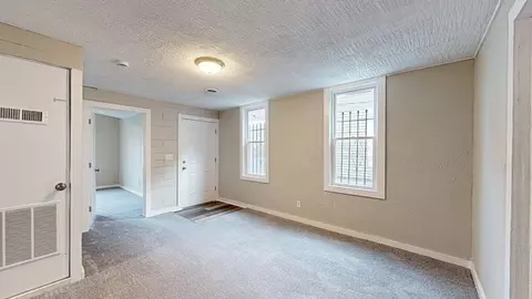 3176 W 44th St, Cleveland, OH 44109