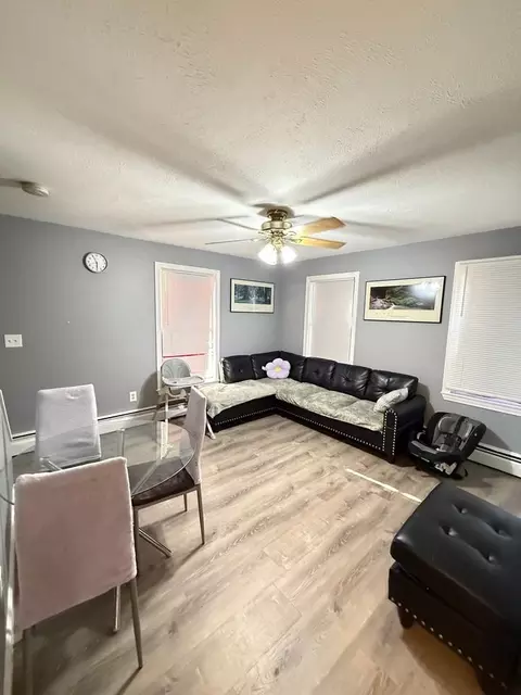 89 3rd St #3, Lowell, MA 01850