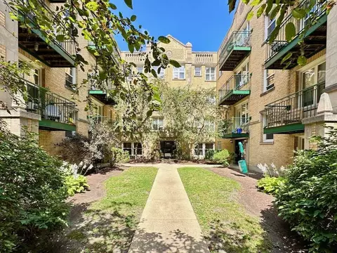 914 W Dakin St #111, Chicago, IL 60613