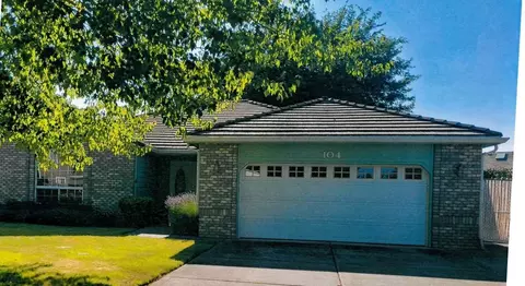 104 Amanda Ct, Central Point, OR 97502
