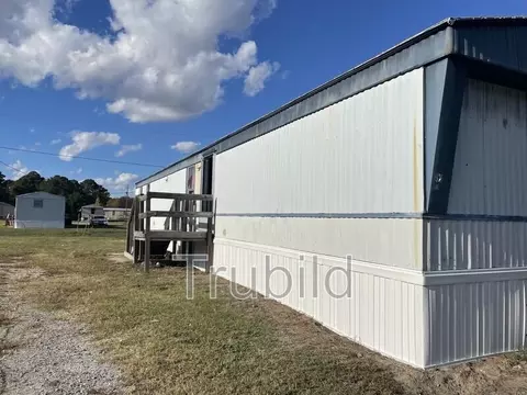 53 Young Ln, Tarboro, NC 27886