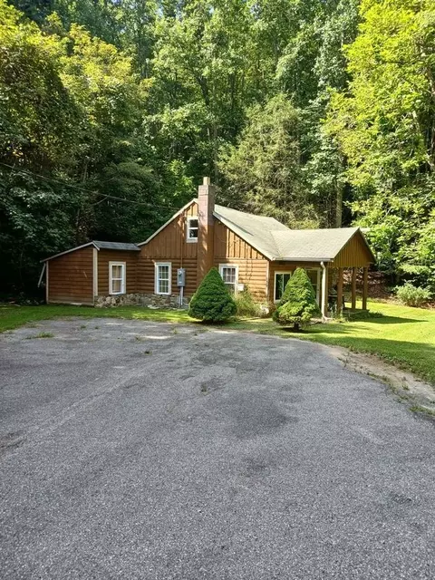 150 Smith St, Elk Park, NC 28622