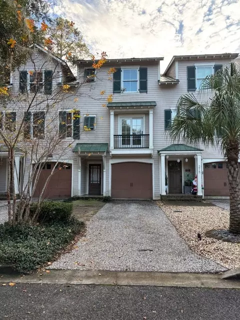 219 Oyster Point Dr, Midway, GA 31320