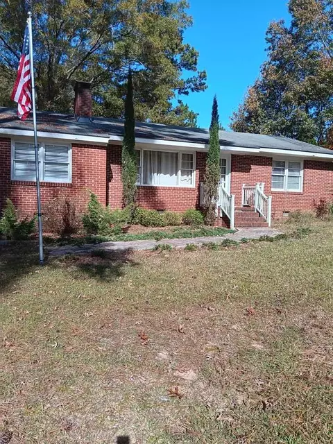 3206 Green Valley Dr, Sanford, NC 27330