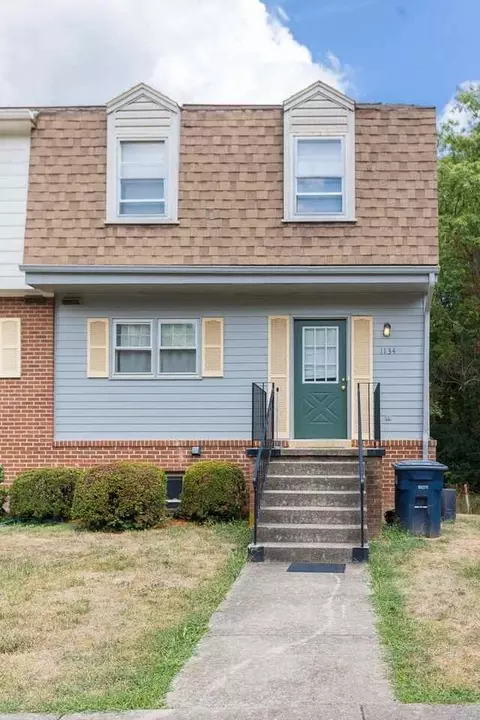 1134 Mountain View Dr, Harrisonburg, VA 22801