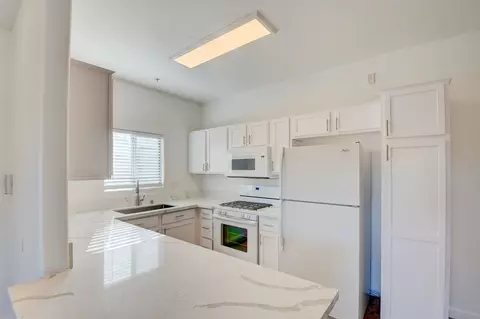 2291 W Horizon Ridge Pkwy #8243, Henderson, NV 89052