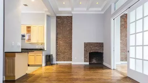 7 E 75th St #3C, New York, NY 10021
