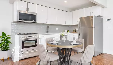 2716 21st St #3C, New York, NY 11102
