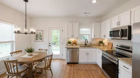 860 Levitan Dr, Columbia, TN 38401