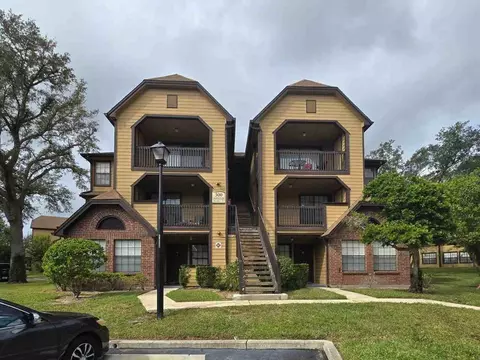 300 Lakepointe Dr #204, Altamonte Springs, FL 32701