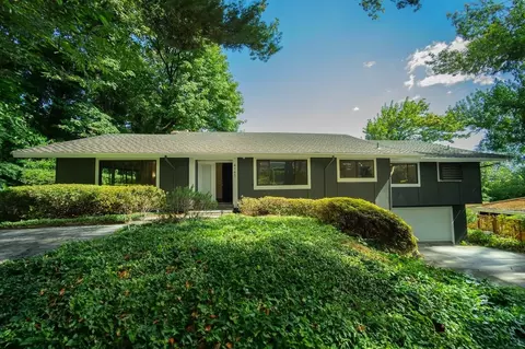 4145 SW Greenleaf Dr, Portland, OR 97221