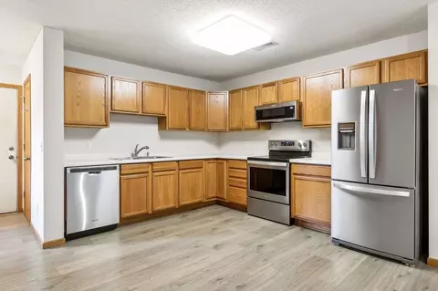 337 Williamsburg Pl #D, New Richmond, WI 54017