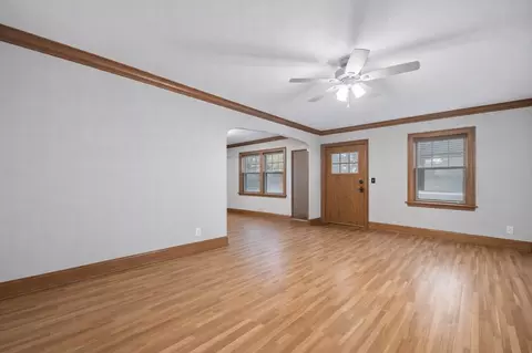 811 Snelling Ave N, Saint Paul, MN 55104