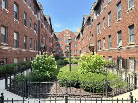 3310 W Schubert Ave #2Y, Chicago, IL 60647