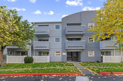 6048 SE Drake St #112, Hillsboro, OR 97123