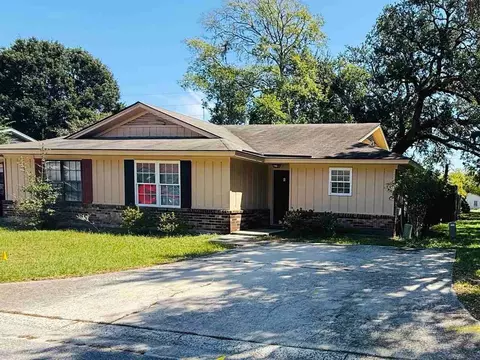 2 Peach Ct, Savannah, GA 31419