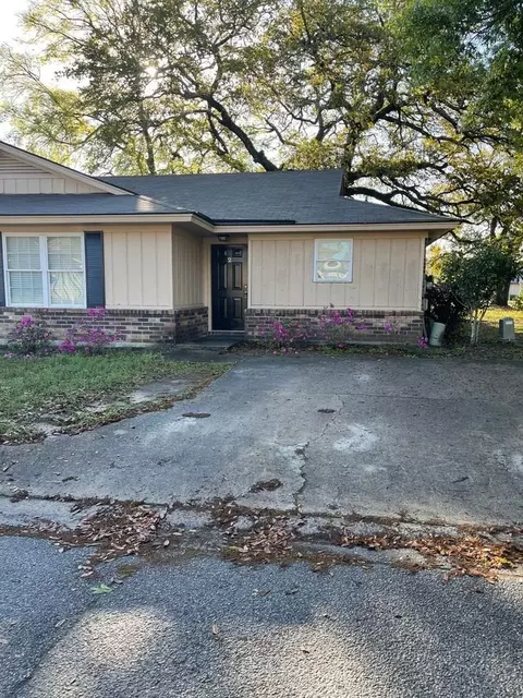 2 Peach Ct, Savannah, GA 31419