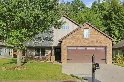 141 Stonebriar Dr, Calera, AL 35040