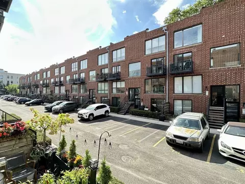 954 W Grace St #H202, Chicago, IL 60613