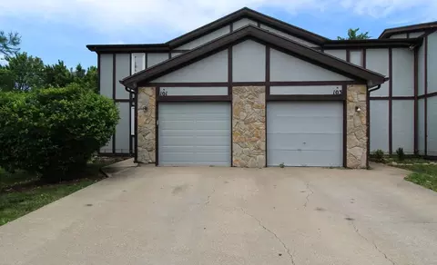 101 N Saxony Dr, Olathe, KS 66061
