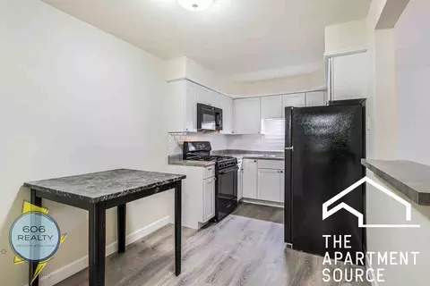 1039 College Ave #2E, Wheaton, IL 60187