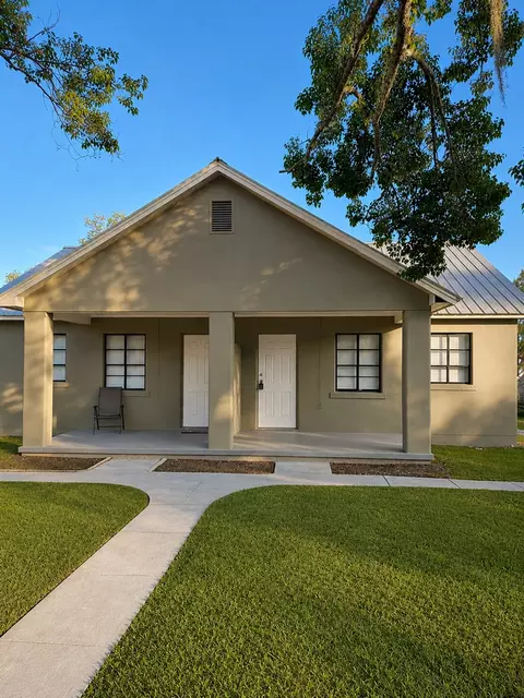 4352 6th St, Zephyrhills, FL 33542