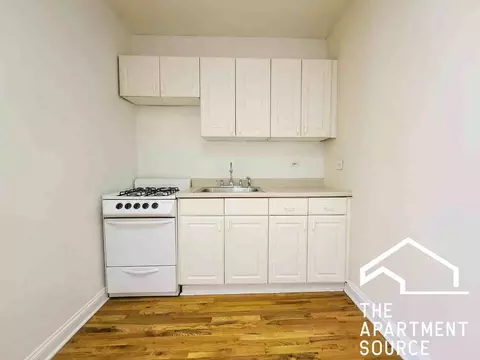 540 W Wellington Ave #212, Chicago, IL 60657