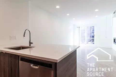 954 W Grace St #G102, Chicago, IL 60613