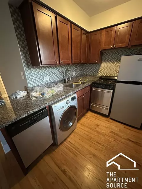 696 Elm Pl #207, Highland Park, IL 60035