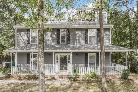 8919 Vicksburg Rd, Charlotte, NC 28227
