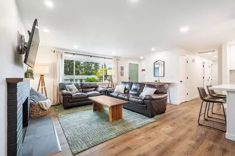 Ne 139th Ct, Kingsgate, WA 98034