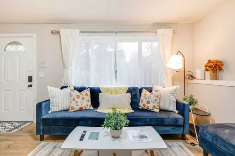 Se 45th Ct, Bellevue, WA 98006