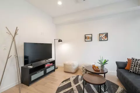 sand point pl ne, Seattle, WA 98105