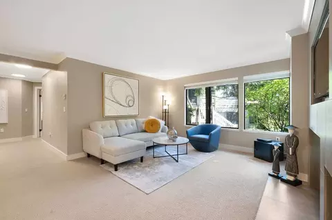 Bellevue Way Ne, Bellevue, WA 98004