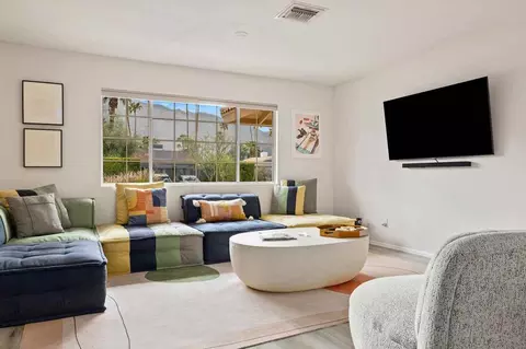 S San Joaquin Dr, Palm Springs, CA 92264