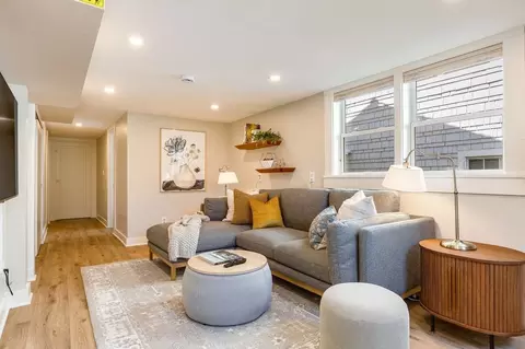 warren pl n, Seattle, WA 98109