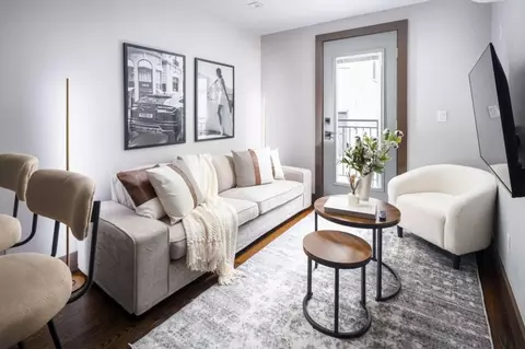 e 10th st, New York, NY 10009