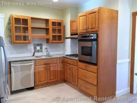 4 Porter Cir, Cambridge, MA 02140