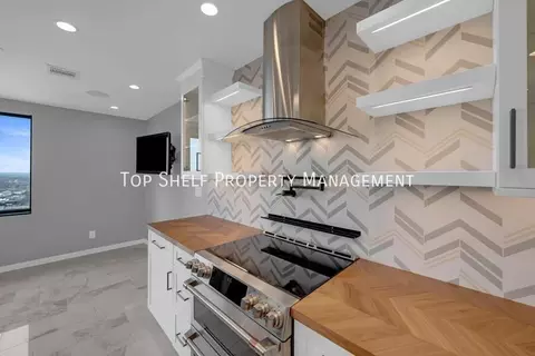 700 Grand Ave #3202, Des Moines, IA 50309