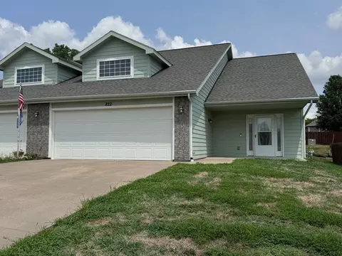 822 SE 44th Ter, Topeka, KS 66609