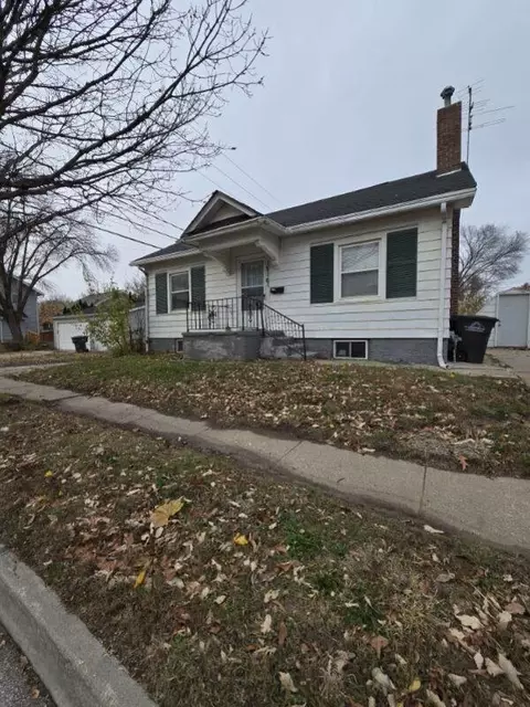 1216 Mattern Ave, Des Moines, IA 50316