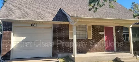 661 NW 16th St, Moore, OK 73160